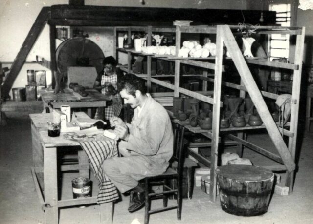 FOTO 18 Primeiros dois colaboradores na confecção de peças de cerâmica da Boa Nova em 1968
