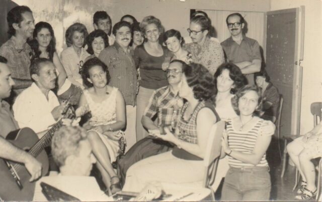 FOTO O5 – Grupo de colaboradores da Boa Nova e Abrigo Alfredo Julio em confraternização nna década de 1970